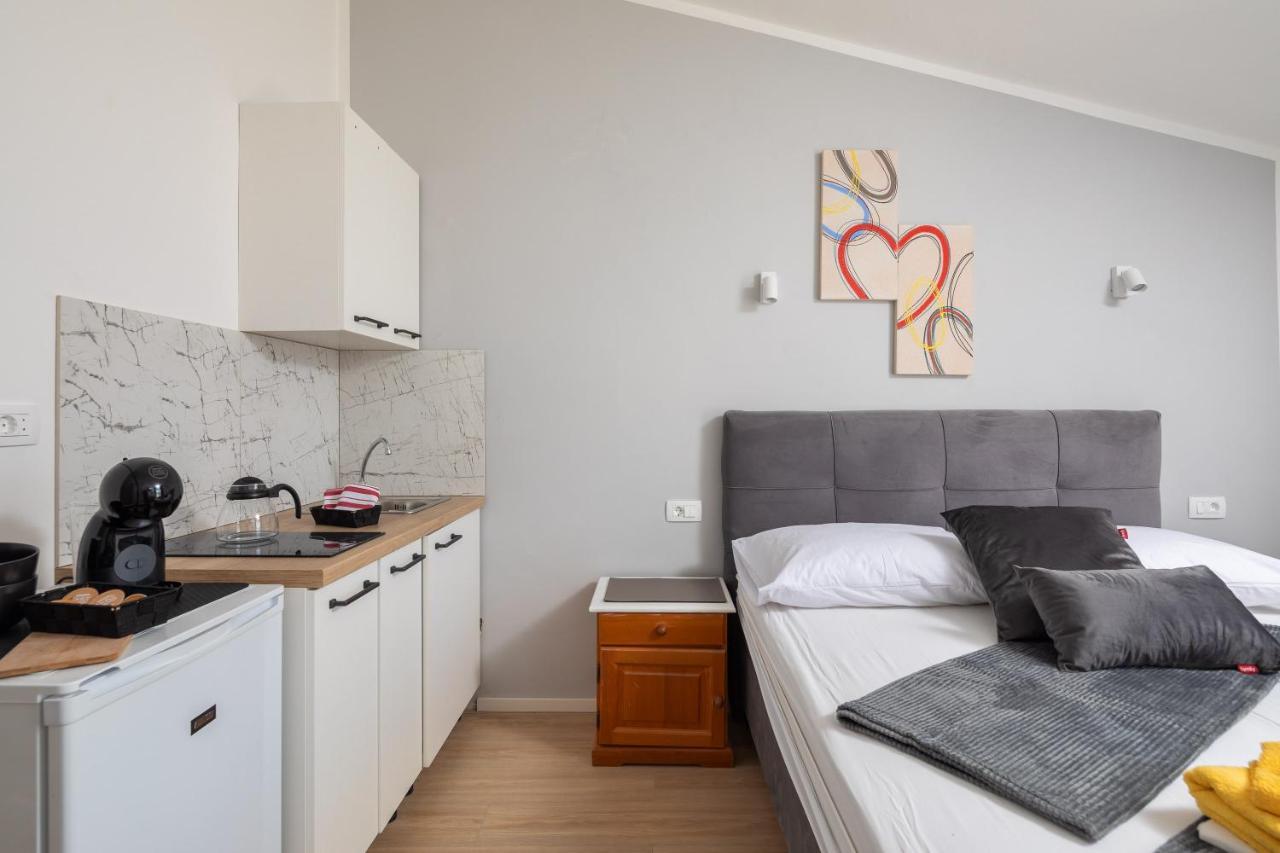 Beach Apartments Borovina Stanici Eksteriør billede