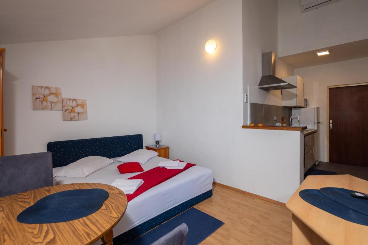 Beach Apartments Borovina Stanici Eksteriør billede